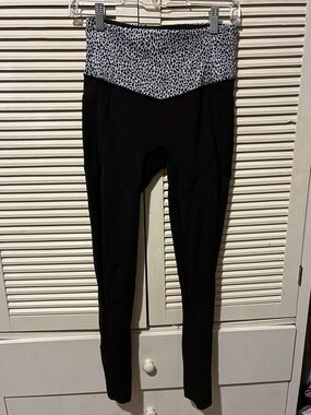 lululemon athletica Black Leggings with White Speckled Waistband